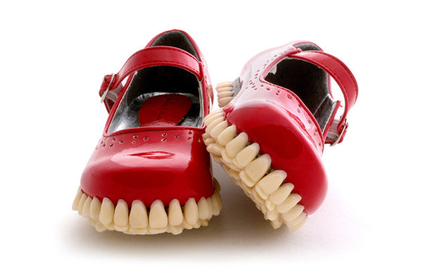 รองเท้าพื้นฟันมนุษย์,