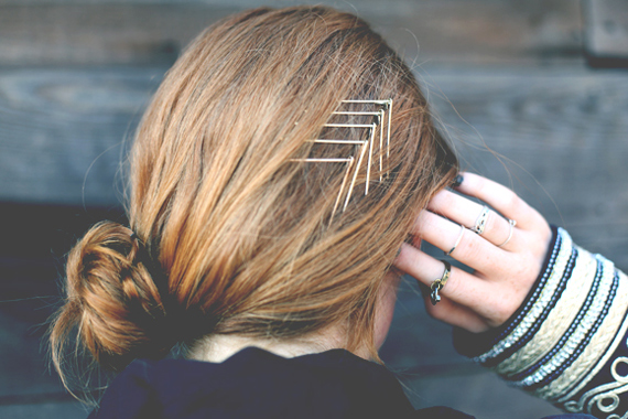 ทำผมด้วยกิ๊บดำ 