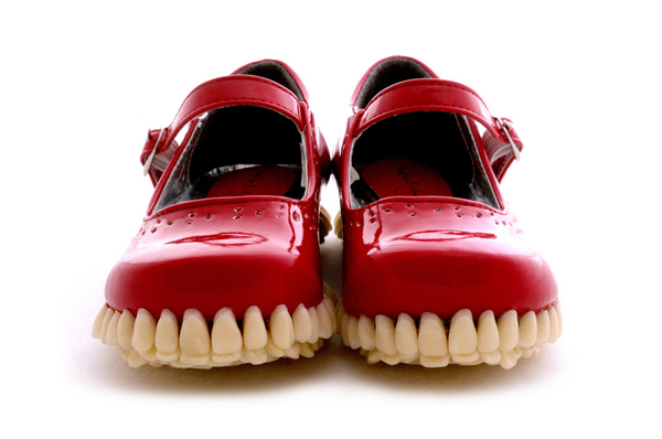 รองเท้าพื้นฟันมนุษย์,