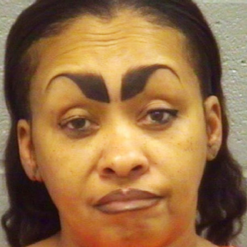 เขียนคิ้วแปลก