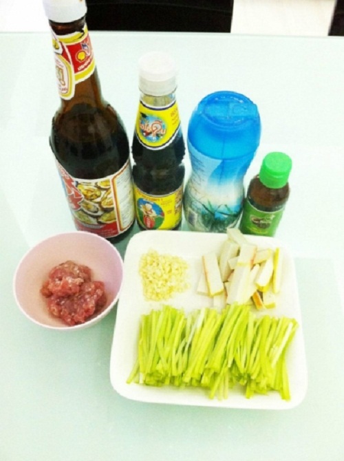  ผัดกุยช่ายขาวเต้าหู้หมูสับ เครื่องเคียงข้าวต้มสูตรเด็ด