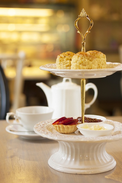  เปิดประวัติ Afternoon Tea ธรรมเนียมจิบน้ำชายามบ่ายของชาวอังกฤษ