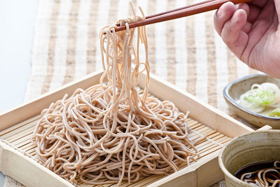 เมนูอาหาร ราเมนกับน้ำซุปเข้มข้นตำรับญี่ปุ่น