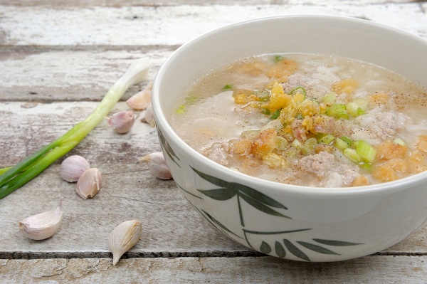 ข้าวต้มหมูสับ เสิร์ฟร้อน ๆ ต้อนรับเช้าวันใหม่