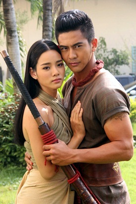  เต้ย พงศกร - วาววา ณิชารีย์ นำทีมบวงสรวงละคร บางระจัน