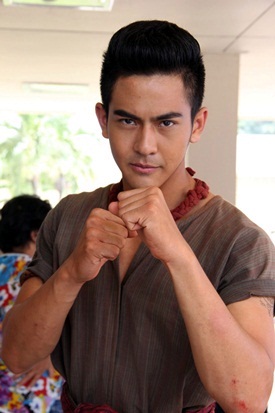   เต้ย พงศกร - วาววา ณิชารีย์ นำทีมบวงสรวงละคร บางระจัน