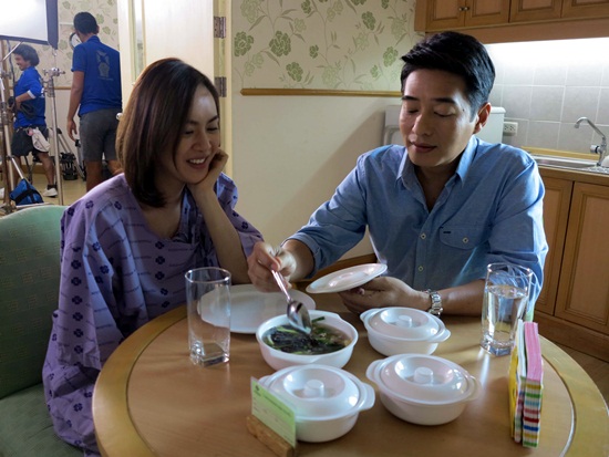  ก้อง สหรัถ สวมบท นักจิตบำบัด รักษา ฝน นลินทิพย์ ใน คาราบาว เดอะ ซีรีส์