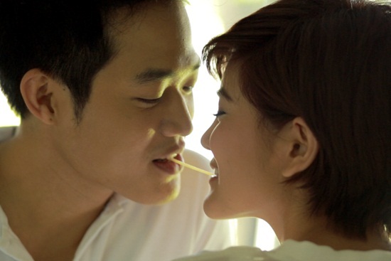  ลีเดีย ฟินเวอร์ ก้อย จูบจริง ! ใน คลับ  ฟรายเดย์ เดอะ ซีรีส์ 3