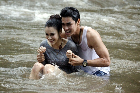  เรื่องย่อแสงดาวกลางใจ