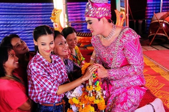   เรื่องย่อละครหางเครื่อง