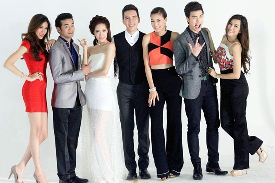  เรื่องย่อละครปีกมงกุฏ