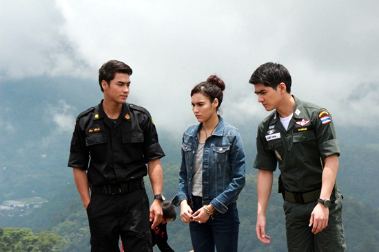  เรื่องย่อแสงดาวกลางใจ