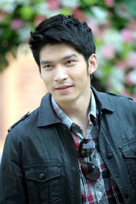 ต้นรักริมรั้ว