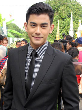 ต้นรักริมรั้ว
