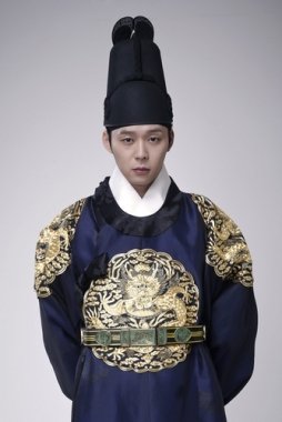  ตามหาหัวใจเจ้าชายหลงยุค Rooftop Prince