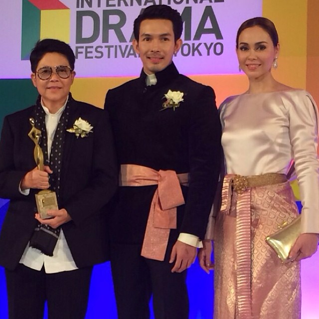  อั้ม อธิชาติ ควง นัท มีเรีย รับรางวัลจากงาน Drama Festival Tokyo