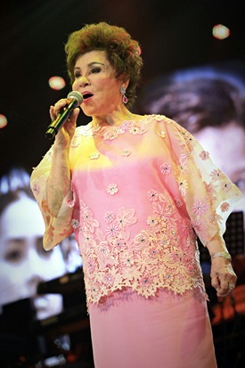   คอนเสิร์ตกล่อมกรุง ครวญเพลงไพเราะ สมเกียรติตำนานเพลงลูกกรุง 