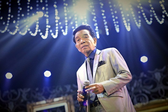   คอนเสิร์ตกล่อมกรุง ครวญเพลงไพเราะ สมเกียรติตำนานเพลงลูกกรุง 