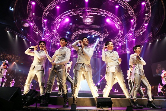   6 2 13 แดนซ์ฟีเวอร์ รวมพลขาแดนซ์ยุคเก๋า เต้นกระจาย 360 องศา