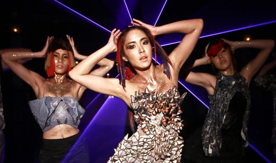  น้ำชา ส่งซิงเกิลใหม่ แมลง (Party) การันตี ซ่า แซบ กว่าเดิม !