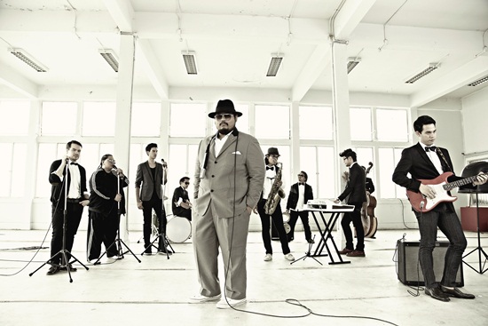  ป๊อบ ย้ำ ความรู้สึก เยียวยากันได้แม้ไม่รู้จัก ผ่าน MV ระหว่างที่รอเขา