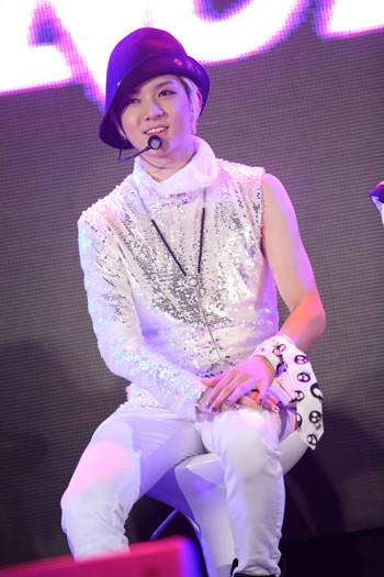 NU\'EST