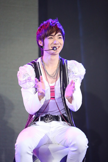 NU\'EST
