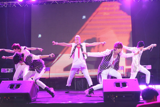 NU\'EST