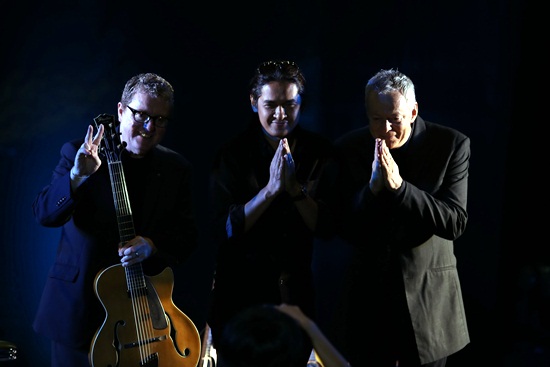 Tommy Emmanuel & Martin Taylor Live In Bangkok