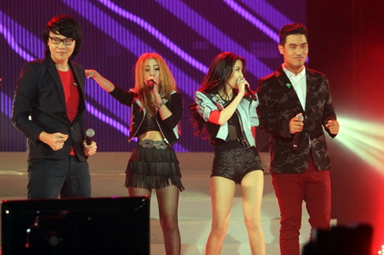  เวทีกามิกาเซ่ เดือด ! ทรี.ทู.วัน ใบเตย สาดมันส์ สนั่นฮอลล์