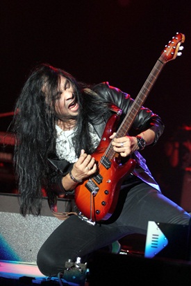 Short Charge Shock Rock Legend