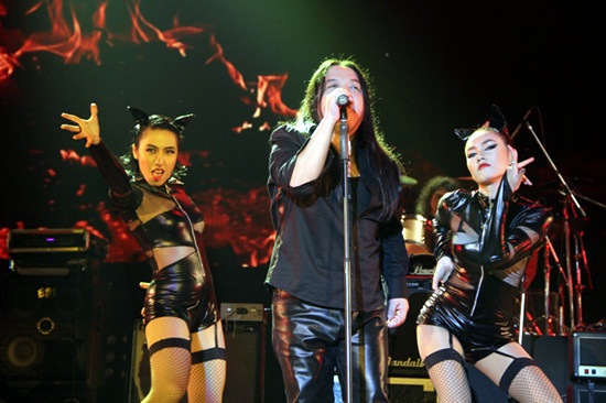 Short Charge Shock Rock Legend