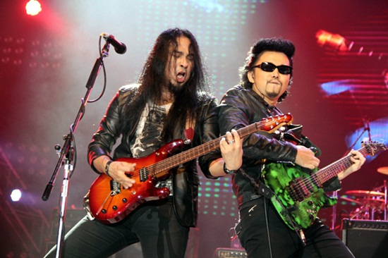 Short Charge Shock Rock Legend