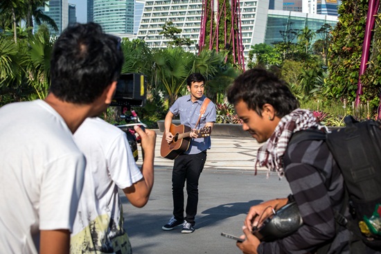 แสตมป์ อภิวัชร์ เอื้อถาวรสุข