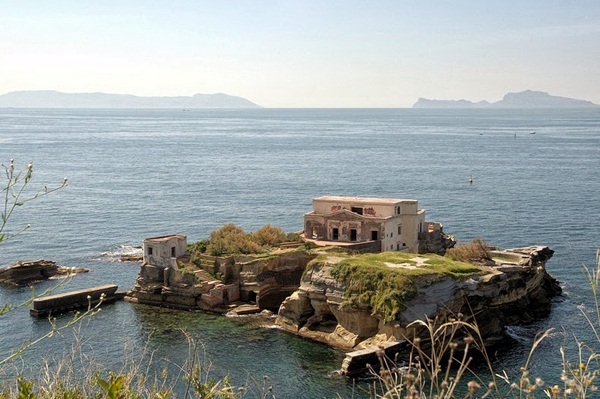  กาอีโอลา เกาะต้องคำสาปแห่งอิตาลี