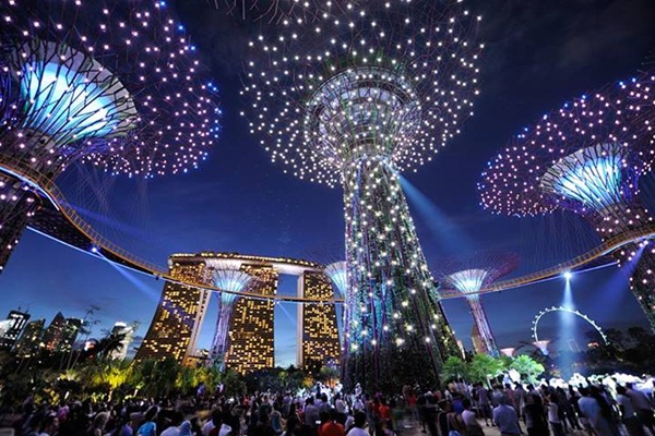 การ์เด้น บาย เดอะ เบย์ (Garden by the bay)