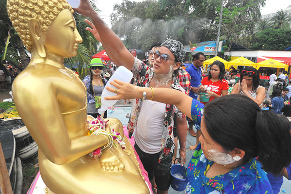 กทม. เชิญชวนร่วมสรงน้ำพระพุทธสิหิงค์ทั่วกรุงเทพฯ 12-15 เมษายนนี้