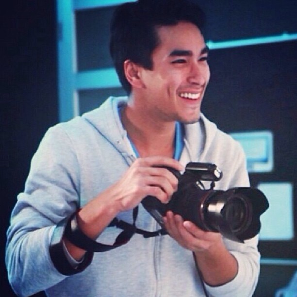 ณเดชน์ ญาญ่า ควงคู่ร่วมงานถ่ายนิตยสารพลอยแกมเพชร