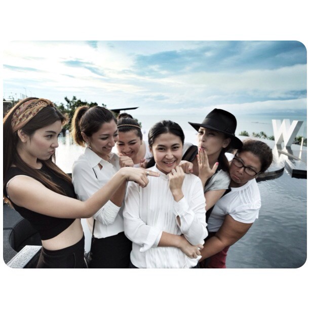 เวย์ นานา ชาคริต วุ้นเส้น ยกก๊วนร่วมงานแต่งที่เกาะสมุย