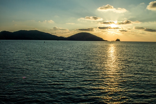  4 วัน 3 คืน เที่ยวเกาะช้าง เกาะหมาก เกาะขาม ในงบ 3,500