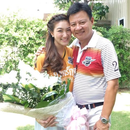 แพนเค้ก เขมนิจ ฉลองอายุครบ 26 ปี พ่อแม่พี่น้องอวยพรเพียบ