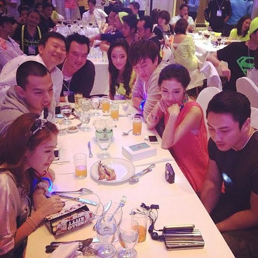 โป๊ป มิว นำทีมนักแสดง ร่วมดูละคร รักออกฤทธิ์ ตอนจบ ในงานช่อง 3