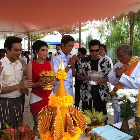 ภาพบวงสรวงละคร บัลลังก์เมฆ อ้อม พิยดา ประกบ หนุ่ม เต๋า มอส