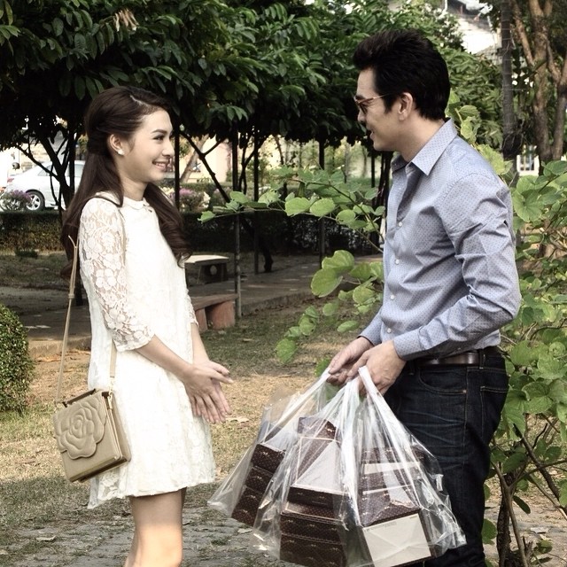 ชาคริต แย้มนาม