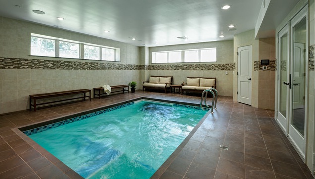 อลังเว่อร์! 20 สระว่ายน้ำในบ้านสุดเริ่ด