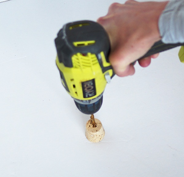  DIY โคมไฟจากขวดแก้ว ดื่มหมดแล้วก็แต่งบ้านต่อได้