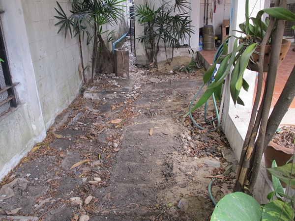 เปลี่ยนพื้นที่รก ๆ ริมรั้ว เป็นมุมจิบกาแฟชิล ๆ