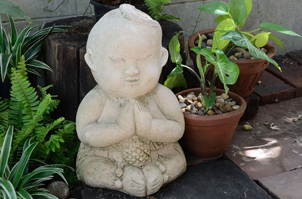 เปลี่ยนพื้นที่รก ๆ ริมรั้ว เป็นมุมจิบกาแฟชิล ๆ