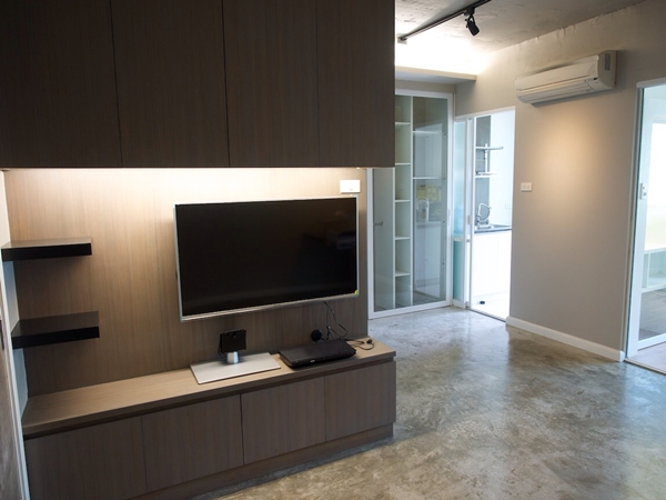 แต่งคอนโดสไตล์ Loft โชว์ปูนขัดมันเท่ ๆ