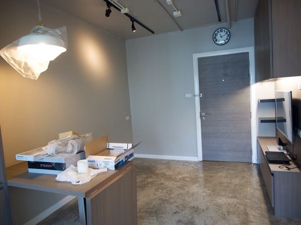 แต่งคอนโดสไตล์ Loft โชว์ปูนขัดมันเท่ ๆ